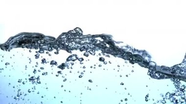 Süper yavaş çekimde hava kabarcıklı mavi su dalgaları. 1000 fps 'de yüksek hızlı bir kamerayla çekildi. Yüksek kaliteli FullHD görüntüler