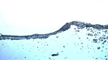 Süper yavaş çekimde hava kabarcıklı mavi su dalgaları. 1000 fps 'de yüksek hızlı bir kamerayla çekildi. Yüksek kaliteli FullHD görüntüler