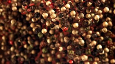 Süper yavaş çekimde biber. 1000 fps 'de yüksek hızlı bir kamerayla çekildi. Yüksek kaliteli FullHD görüntüler