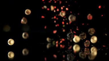 Süper yavaş çekimde biber. 1000 fps 'de yüksek hızlı bir kamerayla çekildi. Yüksek kaliteli FullHD görüntüler