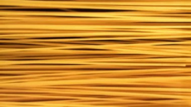 Süper yavaş çekimde uçan makarna. 1000 fps 'de yüksek hızlı bir kamerayla çekildi. Yüksek kaliteli FullHD görüntüler