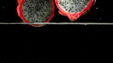 Süper yavaş çekim ejderha meyvesi. 1000 fps 'de yüksek hızlı bir kamerayla çekildi. Yüksek kaliteli FullHD görüntüler