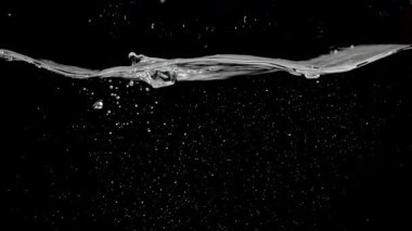 Süper yavaş çekim suyu hava kabarcıklarıyla sıçrar. 1000 fps 'de yüksek hızlı bir kamerayla çekildi. Yüksek kaliteli FullHD görüntüler