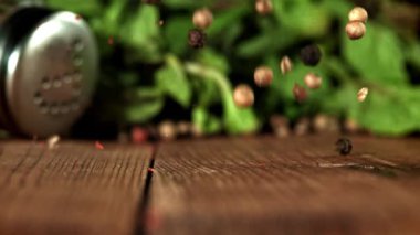 Süper yavaş çekimde biber. 1000 fps 'de yüksek hızlı bir kamerayla çekildi. Yüksek kaliteli FullHD görüntüler