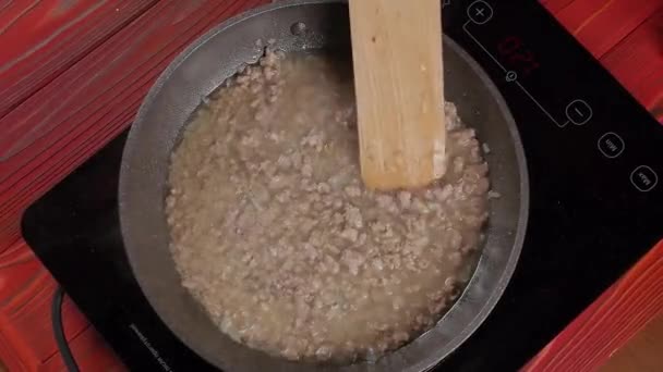 Mięso Mielone Jest Gotowane Patelni — Wideo stockowe