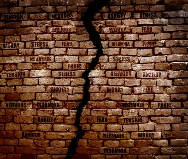 Stress parede de tijolo — Fotografia de Stock