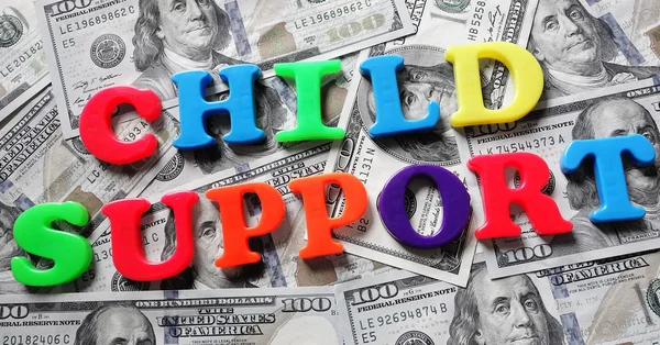 Cartas de apoio à criança e dinheiro — Fotografia de Stock