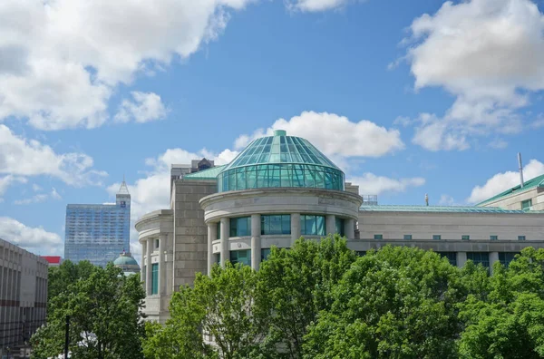 Raleigh North Carolina Skyline Met Het Museum Natural Sciences Glazen — Stockfoto