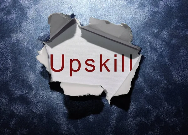 Upskill Text Avslöjas Rippat Blått Papper Bakgrund — Stockfoto