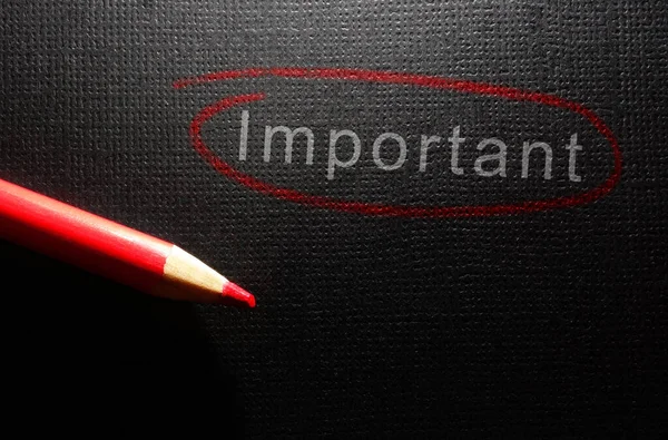 Important Text Circled Red Pencil Black Textured Paper Background — Stock Photo, Image