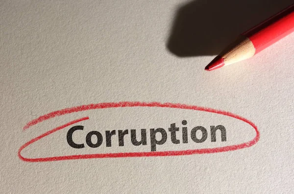 Bozulma metni dokulu kağıtta kırmızı kalemle daire içine alındı                               