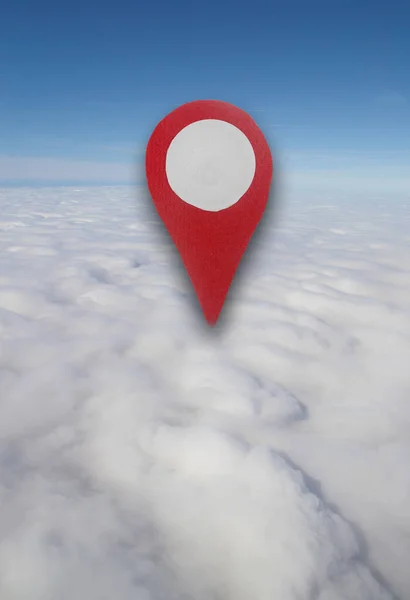 Widok Lotu Ptaka Błękitne Niebo Chmury Horyzont Czerwonym Lokalizatorem — Zdjęcie stockowe
