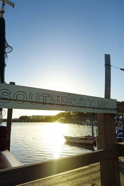 Letrero Southport Carolina Del Norte Cuelga Muelle Puerto Deportivo Río — Foto de Stock