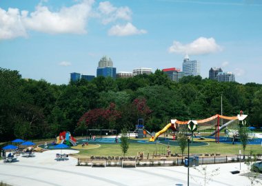 Raleigh North Carolina yakınlarındaki John Chavis Memorial Park 'ta oyun alanı.                               