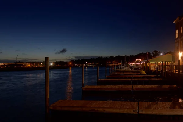 Вид Річку Саутпорт Північна Кароліна Сутінках Доками Човнів Ресторанами Морепродуктів — стокове фото