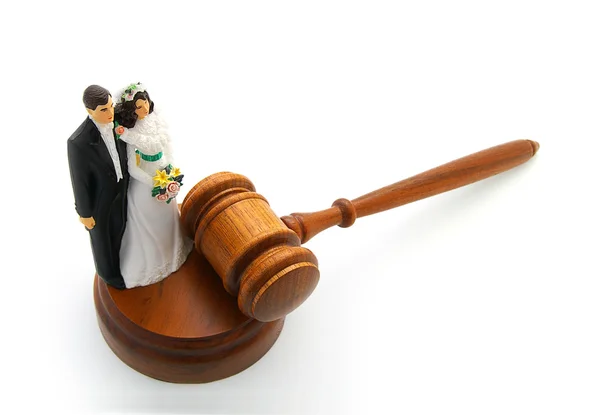 Couple and gavel — Stock Photo, Image