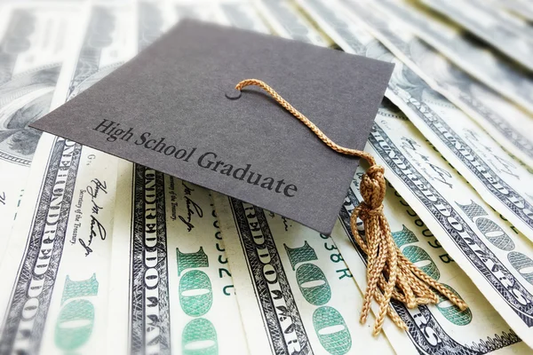 High school graduate geld — Stockfoto