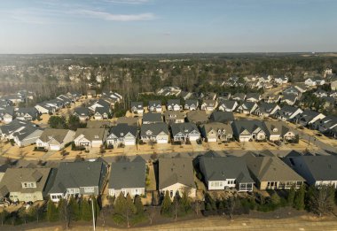 Holly Springs, Wake County, Kuzey Carolina 'da yeni bir yerleşim alanının havadan görüntüsü