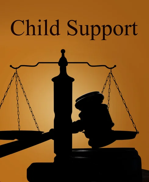 Child Support en hamer met schubben — Stockfoto