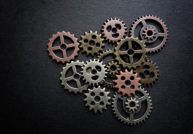 siyah üzerine dişli