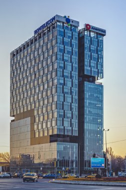 Modern cam ofis binası