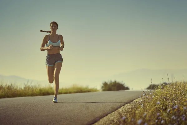 Sporty woman running — Stock Photo, Image
