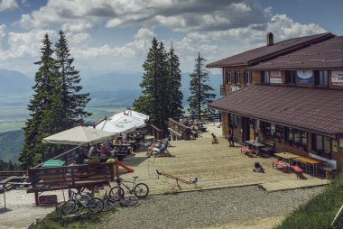 Postavaru dağ evi, Romanya