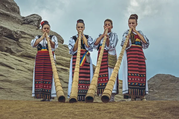 Rumenske kvinnelige tulnikspillere – stockfoto