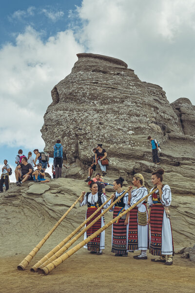 Romanian women playing the tulnic