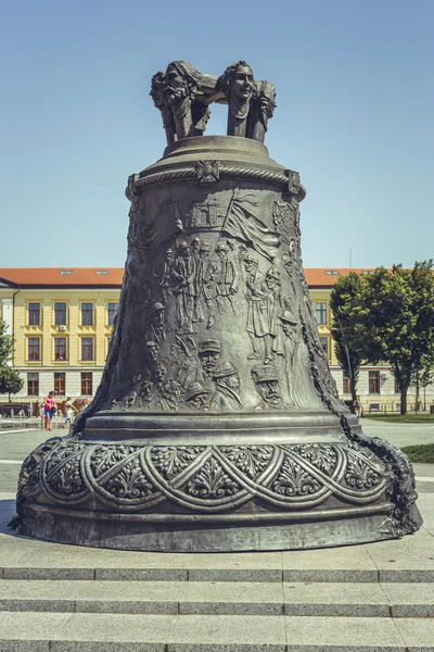 Escultura campana de bronce — Foto de Stock