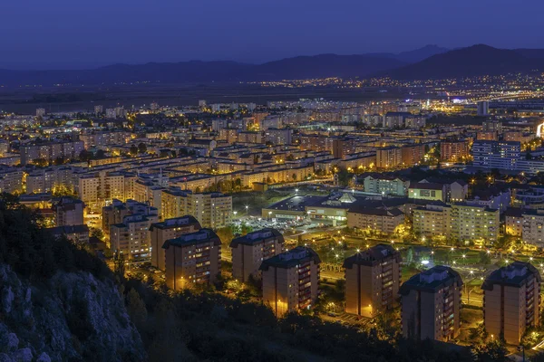 Noite aérea vista da cidade de Brasov — Fotografia de Stock