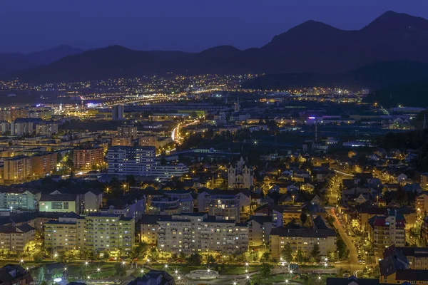 Antenne Nacht Stadt Ansicht der Stadt Brasov — Stockfoto