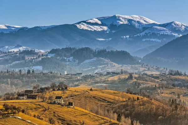Kırsal dağ manzarası — Stok fotoğraf