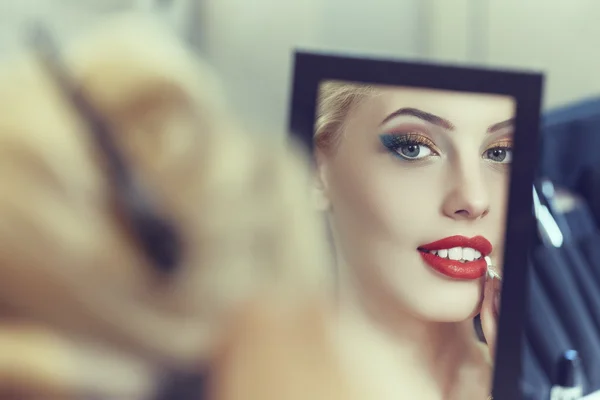 Woman looking in the mirror — Stock Photo, Image