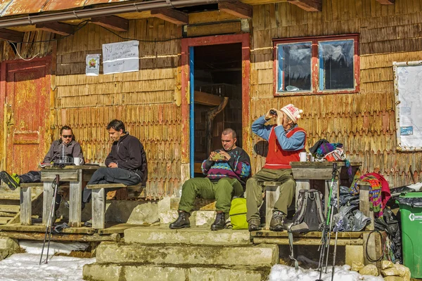 Curmatura chalet, Piatra Craiului, Roménia — Fotografia de Stock