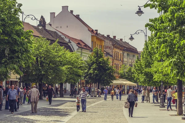 Gedrängtes historisches Zentrum der Stadt Sibiu, Rumänien — Stockfoto