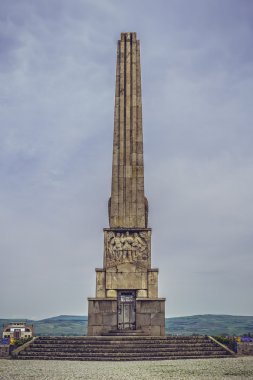 Narita'dan, Closca ve Crisan Dikilitaş, Alba Iulia, Romanya