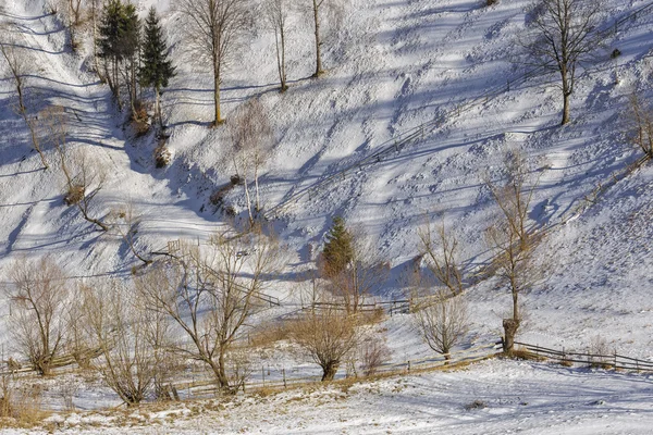 雪に覆われた国の車線 — ストック写真