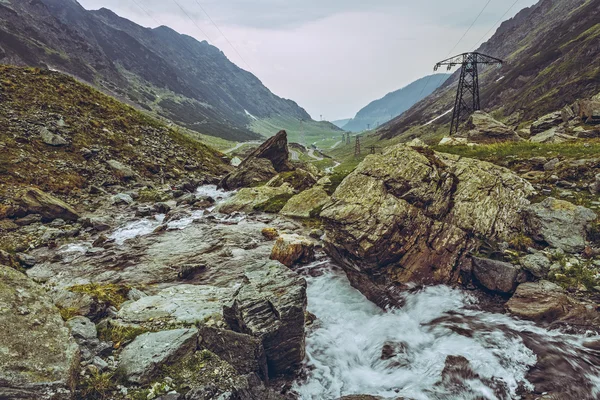 Horská proud peřejí, Transfagarasan, Rumunsko — Stock fotografie