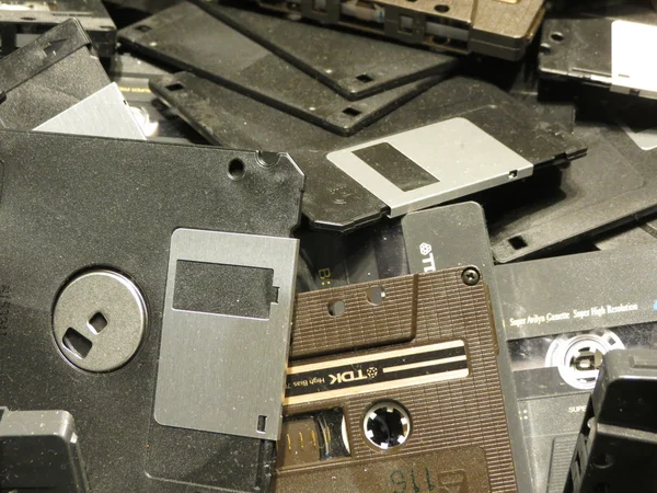 Disques disquettes et cassette TDK — Photo