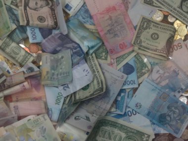 Notlar (Euro, Yan, dolar dünyanın farklı para birimleri)