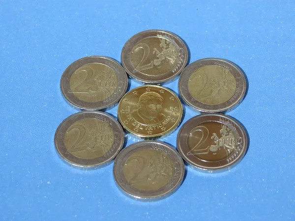 Vatikanische Münze Umgeben Von Euromünzen — Stockfoto