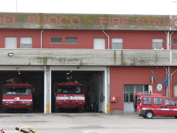 Fireman barracks and truck — Stock Photo, Image