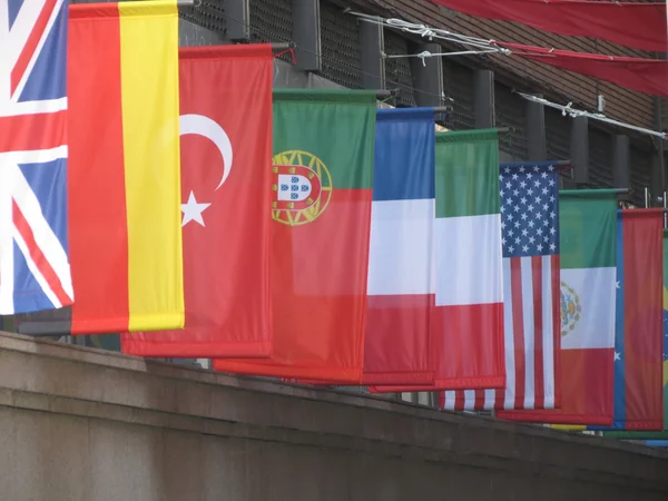 Diferentes Banderas Del Mundo Flotando — Foto de Stock