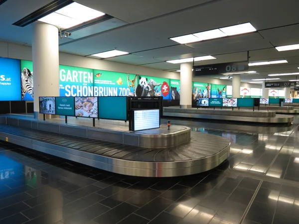 Wien schwechat Flughafen Gepäckausgabe — Stockfoto