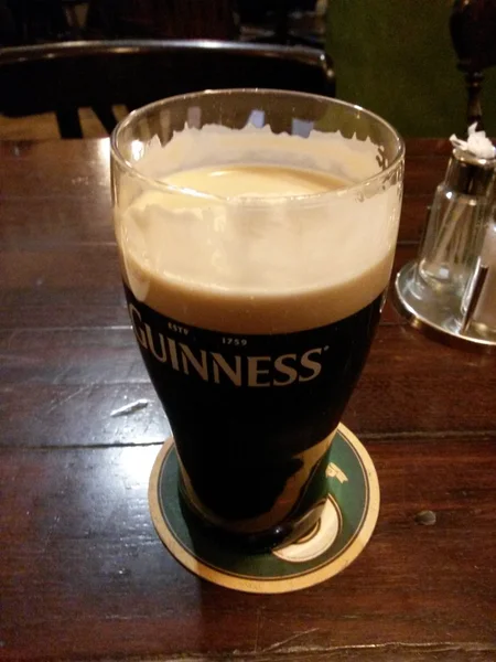 Dublín Irlanda Circa Octubre 2015 Una Pinta Guinness Alias Black —  Fotos de Stock