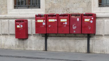 Siena, İtalya - Nisan 2016 yaklaşık: satır mektup kutusu posta kutusu posta göndermek için