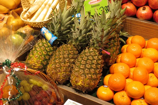 Teller i fruktbutikk – stockfoto