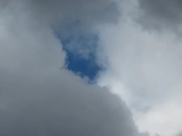 Cielo Blu Con Nuvole Bianche Utili Come Sfondo — Foto Stock