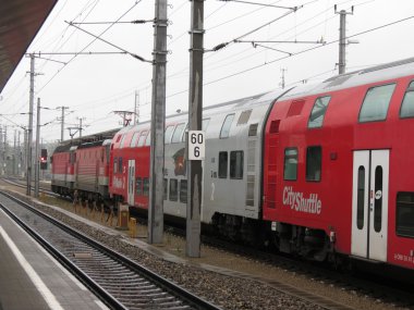 Vienna, Avusturya - Mayıs 2014 yaklaşık: Demiryolu demiryolu toplu taşıma ulaşım için trende